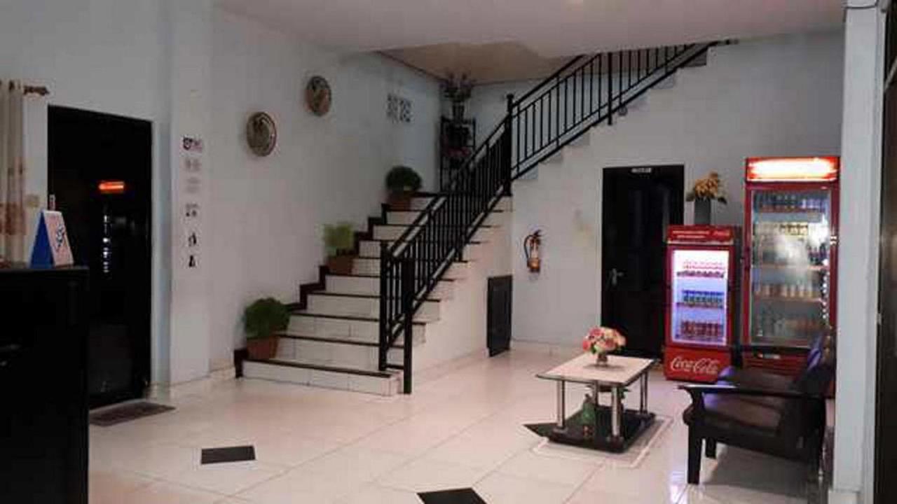 Reddoorz At Hotel Rumberpon Sorong Extérieur photo