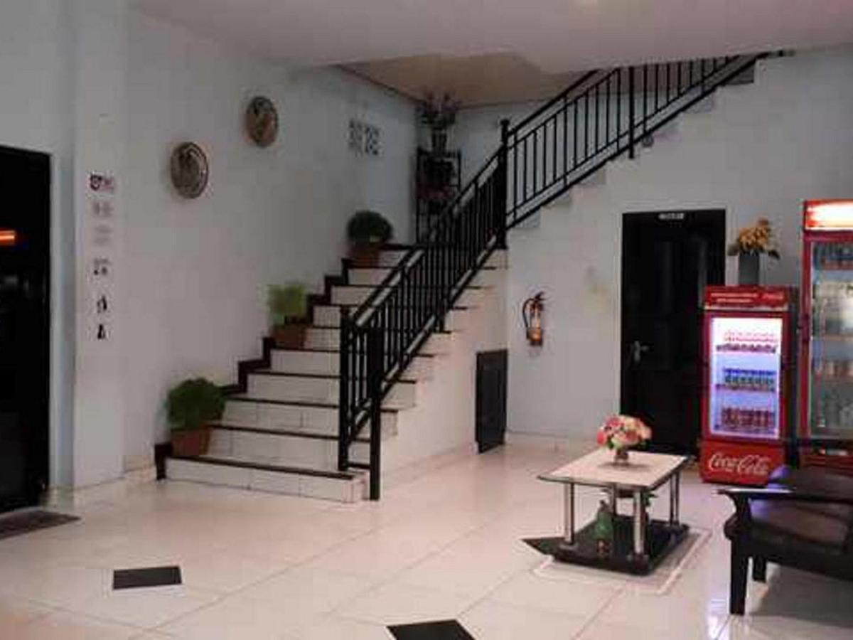 Reddoorz At Hotel Rumberpon Sorong Extérieur photo
